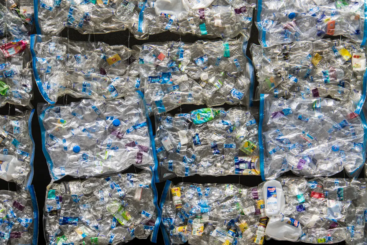 Balyalanmış geri dönüşüm plastik şişeleri